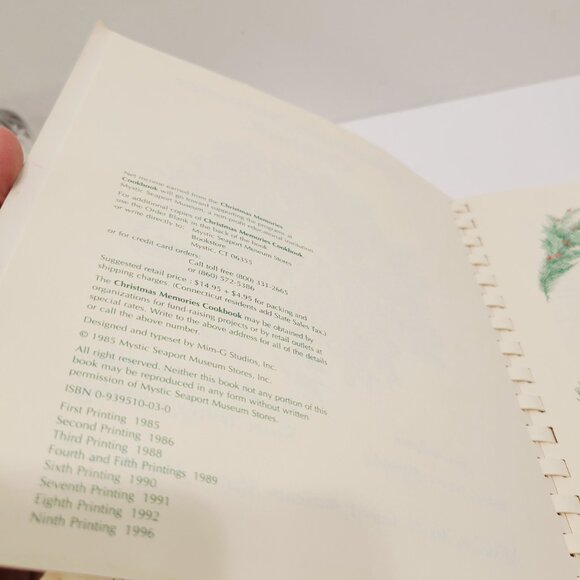 Christmas Memories Cookbook 365 Favorite Christmas Recipes Seaport Members - Picture 2 of 6